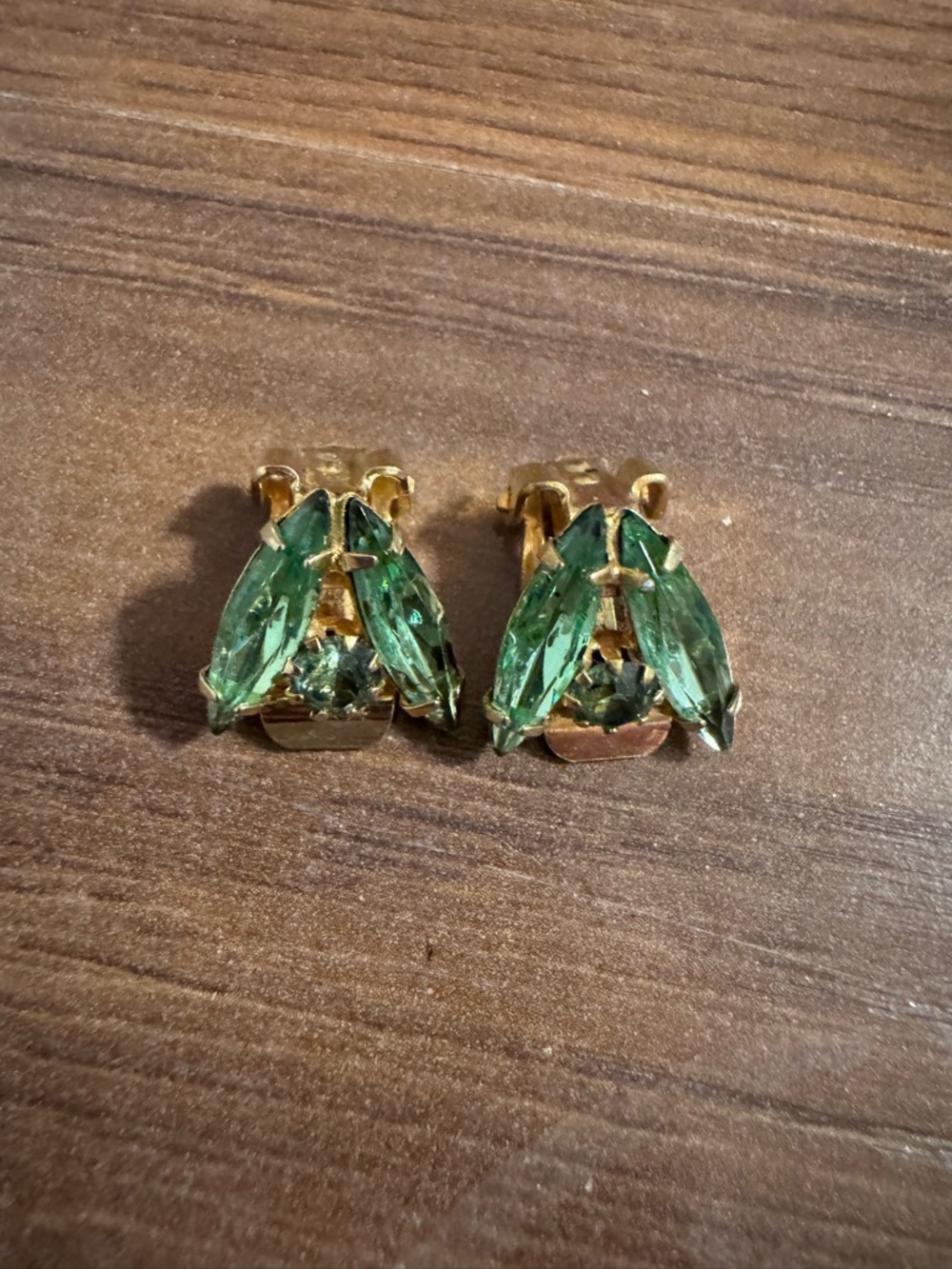 VINTAGE Gold-Tone Green Crystal Clip-On Earrings